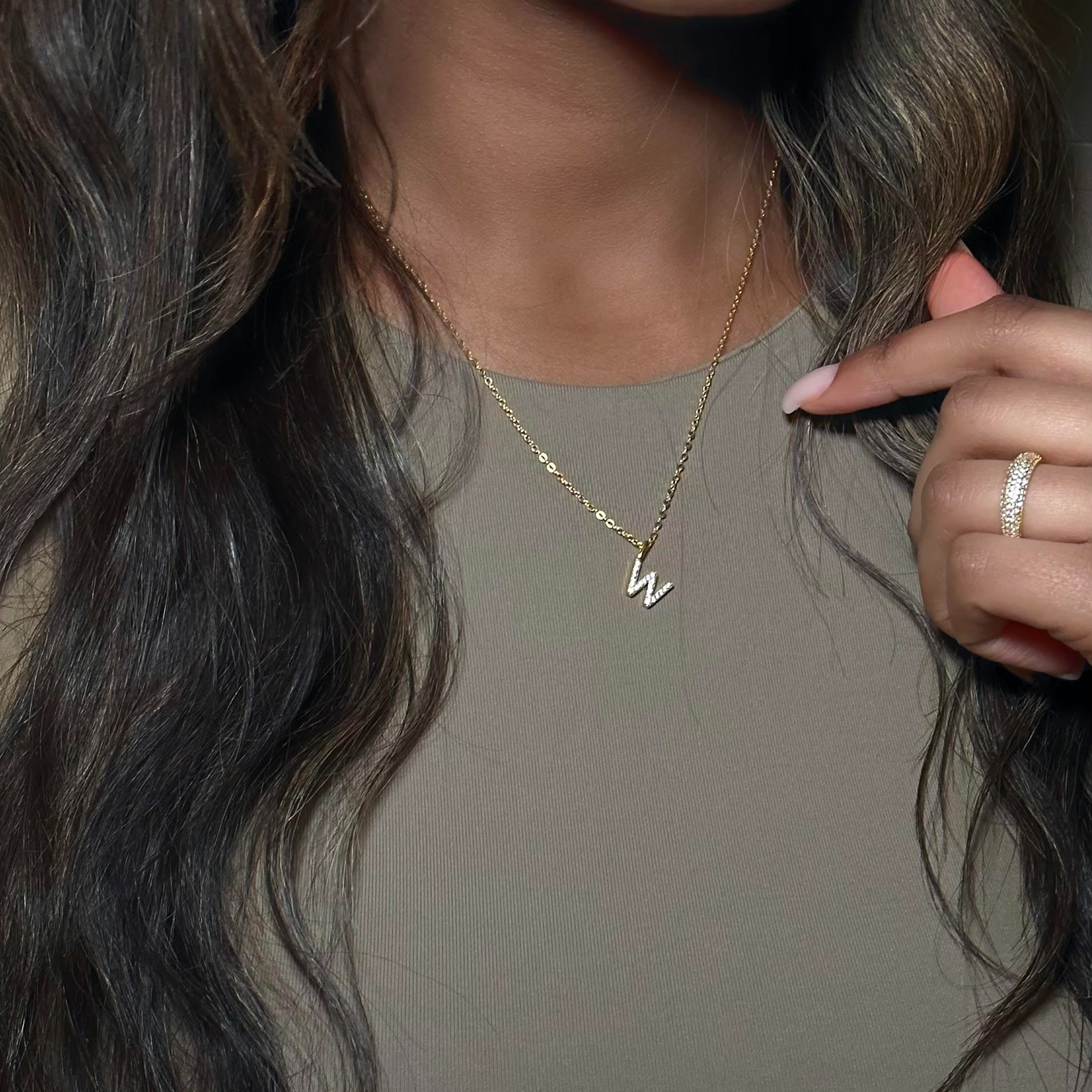 LOVE INITIAL HALSBAND