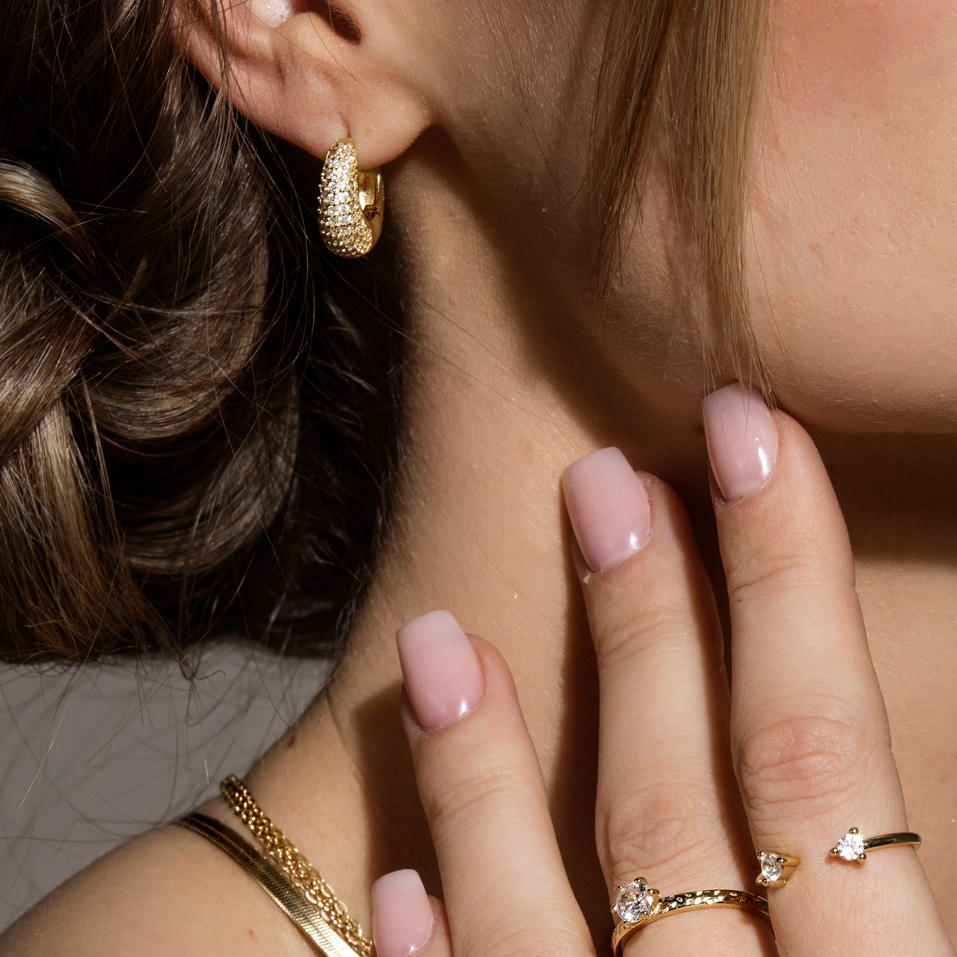 CLEO HOOPS