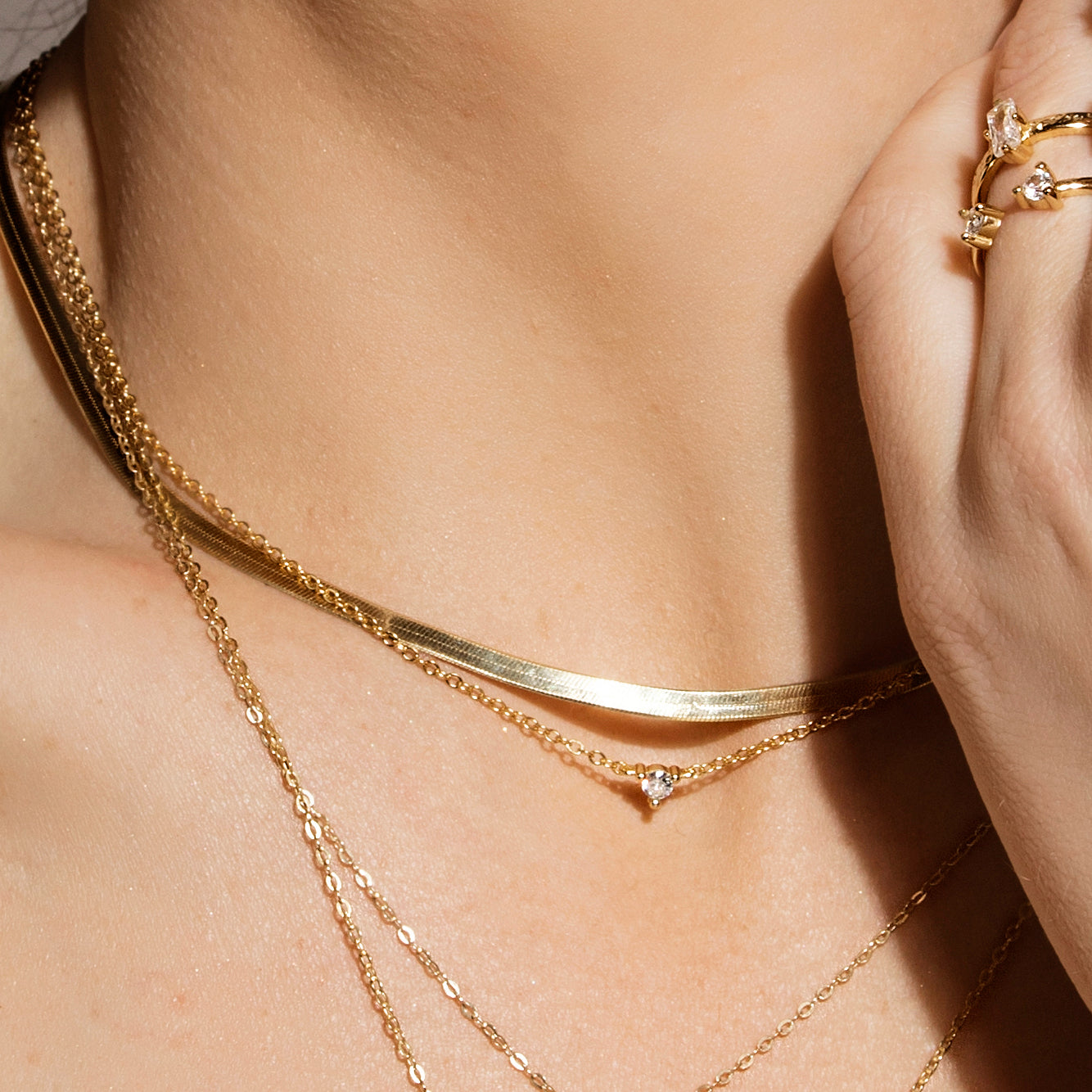 GODDESS SOLITAIRE NECKLACE - GOLD