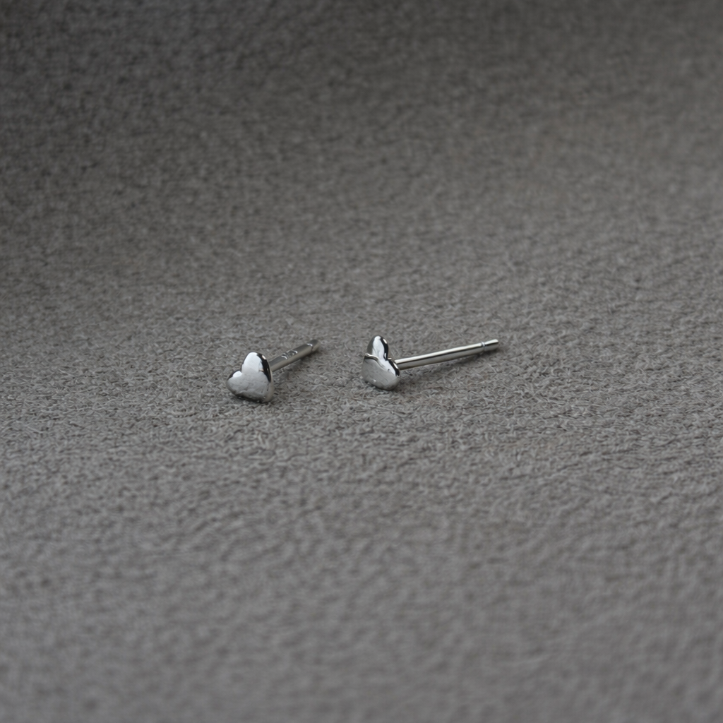 MINI HEART STUDS