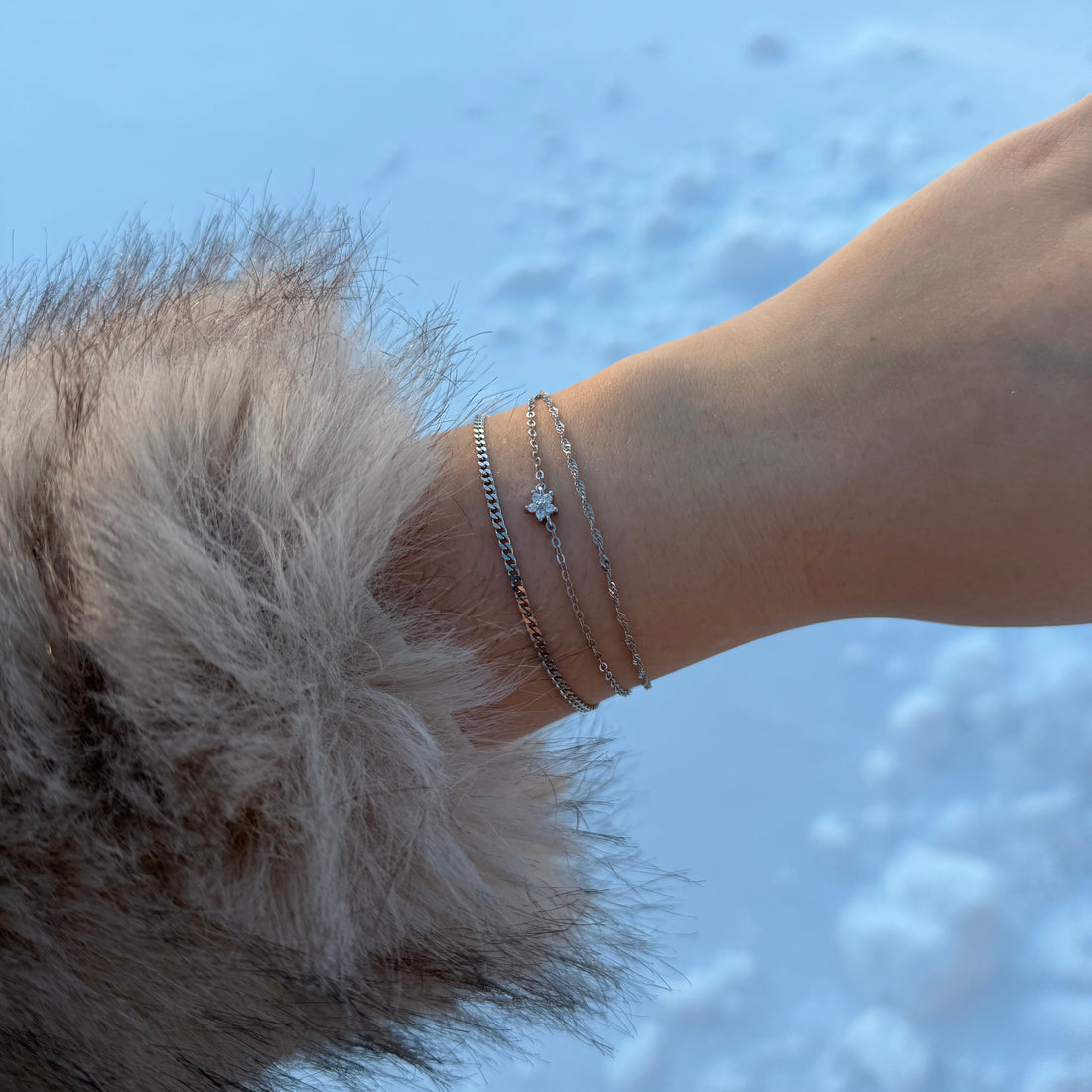 LINKED ARMBAND