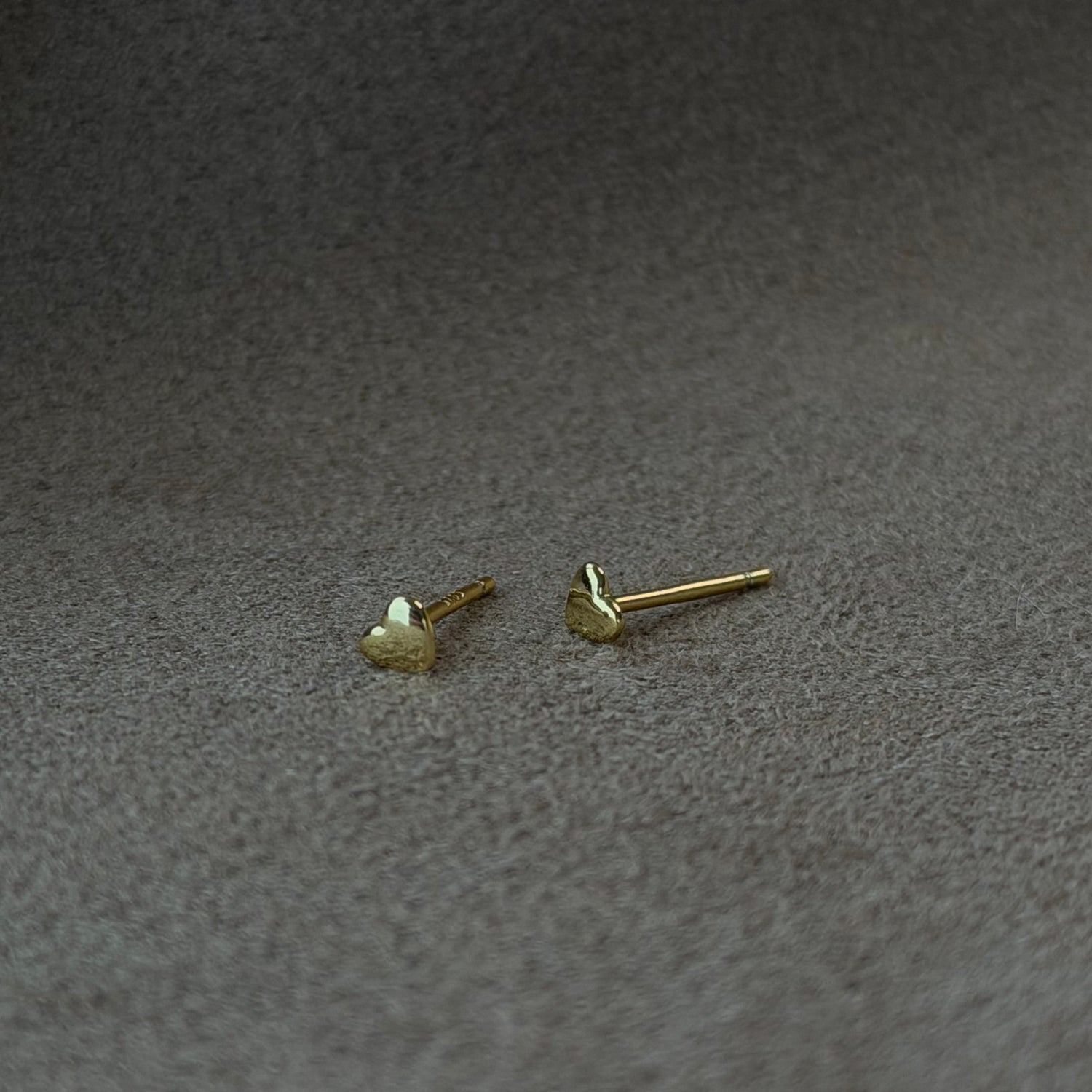 MINI HEART STUDS