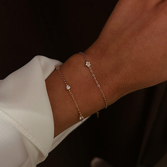 PETITE LOTUS CRYSTAL ARMBAND -GULD